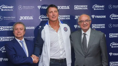 Víctor Garcés y Alfredo Álvarez en la presentación de Robert Dante Siboldi en 2019.