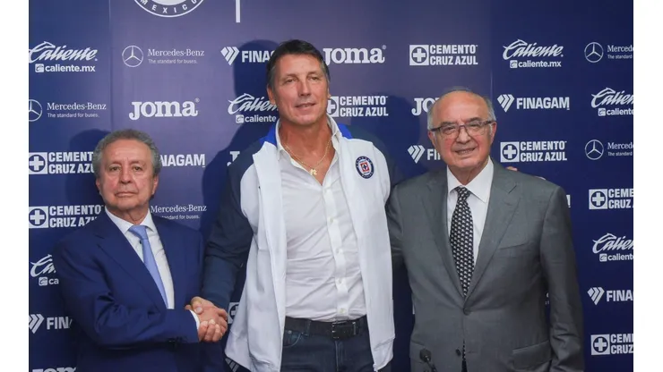 Víctor Garcés y Alfredo Álvarez en la presentación de Robert Dante Siboldi en 2019.