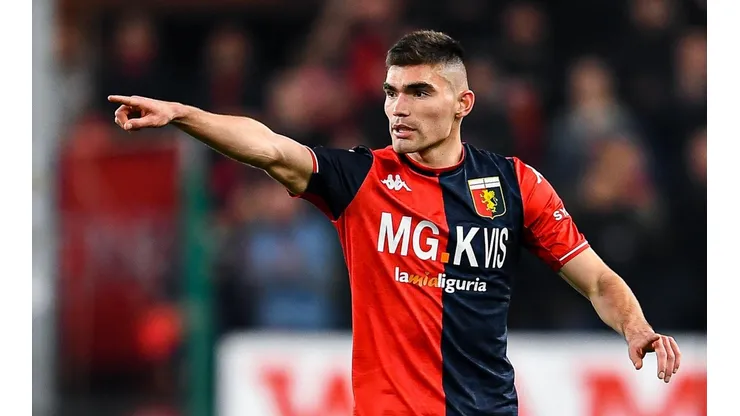 Johan Vásquez sigue sumando pretendientes en Italia.