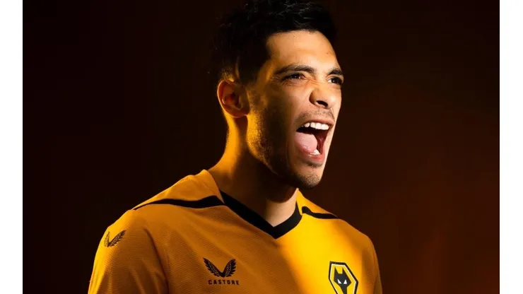 Raúl vivirá una temporada más con los Wolves tras su arribo en 2018