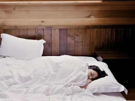 Estos son los alimentos que te ayudarán a dormir mejor