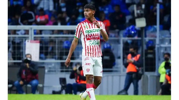 Ciudad de Mexico, 12 de febrero de 2022. Jesús Alcantar, durante el partido de la jornada 5 del torneo Grita Mexico Clausura 2022 de la Liga BBVA MX, entre la Máquina Celeste de la Cruz Azul y los Rayos del Necaxa, celebrado en el estadio Azteca. Foto: Imago7/ Rafael Vadillo