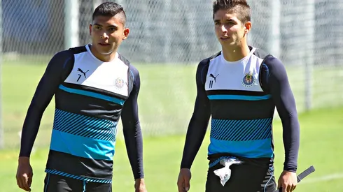 Orbelín Pineda e Isaac Brizuela con Chivas en 2017.