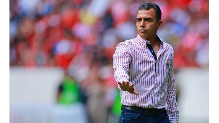 Como entrenador confirmado, Ricardo Cadena cambia el esquema que utilizó en Chivas como interino