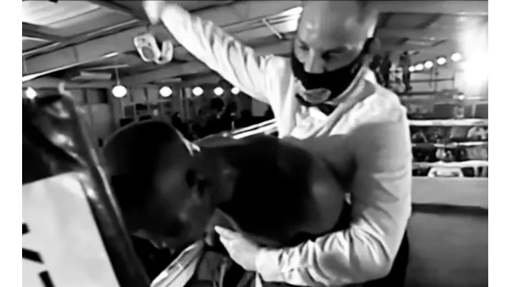 Murió el boxeador que lanzó golpes al aire en plena pelea a causa de una lesión cerebral