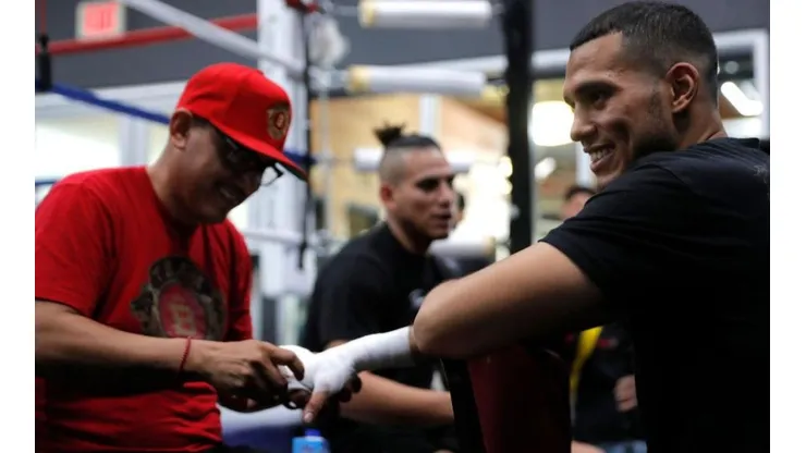 Benavidez padre atacó a los fanáticos de Canelo.