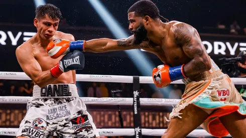 Fulton defiende sus cinturones ante Daniel Román.