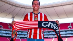 Fernando Rubén el Oso González en su presentación como refuerzo de Chivas