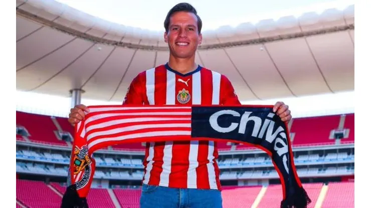 Fernando Rubén el Oso González en su presentación como refuerzo de Chivas