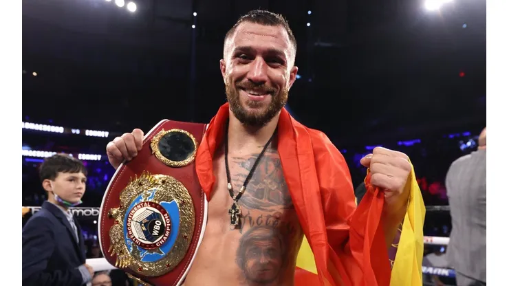 Top Rank lanzó un fuerte mensaje a Vasyl Lomachenko sobre su futuro.