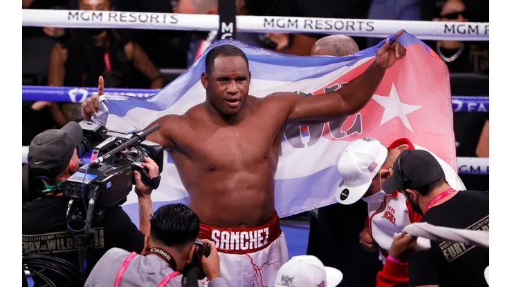 Frank Sánchez se mostró encantado lejos del Canelo Team