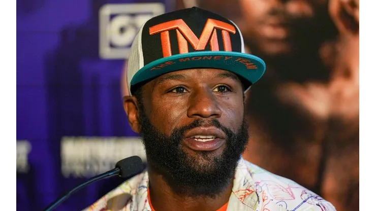 Floyd Mayweather inició acciones legales a Eddie Hearn por un boxeador