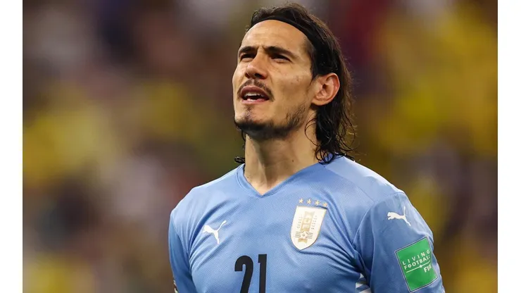 Edinson Cavani entonando el himno nacional de Uruguay.
