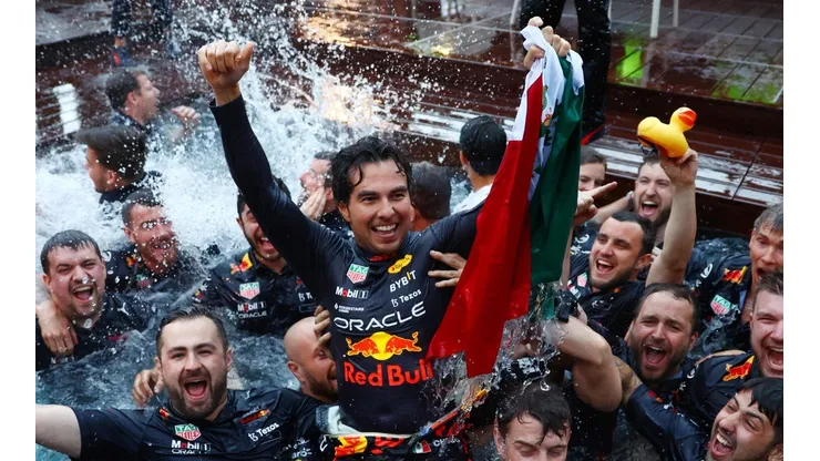 Checo no tenía bandera de México para festejar su triunfo en Mónaco