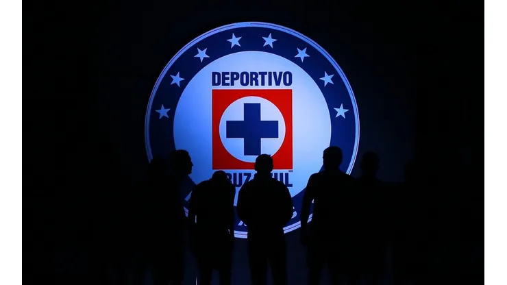 Escudo de Cruz Azul antes de la obtención del título del Clausura 2021.