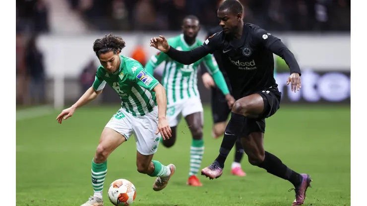 Betis no descarta una posible cesión de Diego Lainez.
