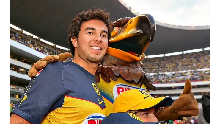 Sergio Pérez recibió el saludo de su querido América.