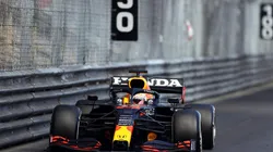 Sergio "Checo" Pérez transitando la recta que conduce a la curva 14 de Montecarlo, el inicio de "Piscina":