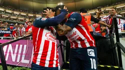 Beltrán y Alexis Vega celebran en la goleada ante Pumas.