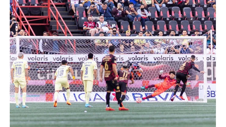 Ochoa recibió un gol de penal ante Xolos de Tijuana.
