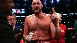 Tyson Fury es filmado alcoholizado y atacando un taxi.