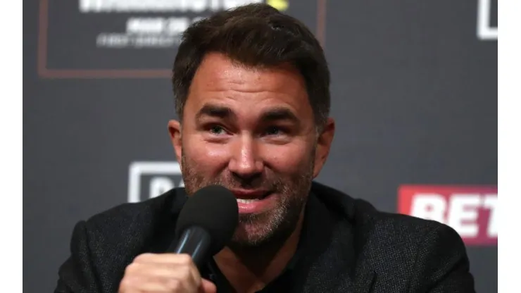 Eddie Hearn tundió a Óscar de la Hoya.