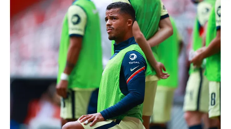 Giovani dos Santos, lejos del futbol y cerca de los negocios