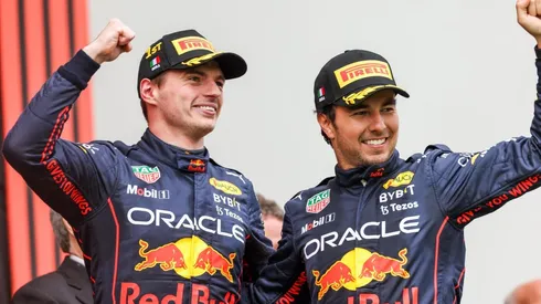 Checo Pérez y Max Verstappen van por los campeonatos de 2022.