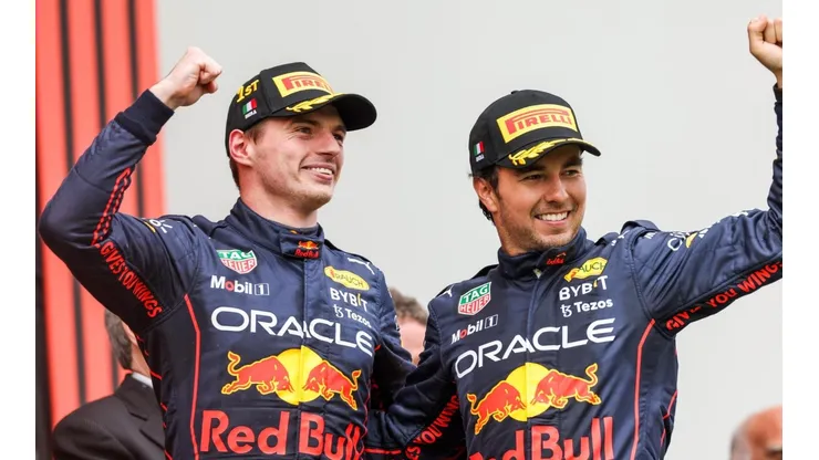 Checo Pérez y Max Verstappen van por los campeonatos de 2022.