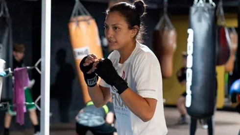 La boxeadora mexicana Alejandra Ayala continúa peleando por su vida en Escocia