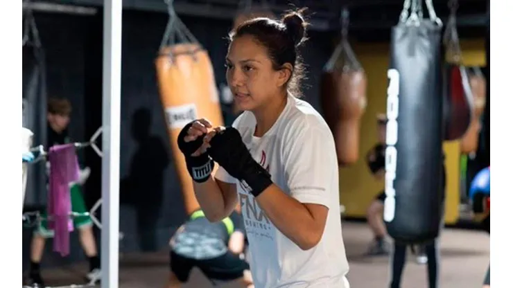 La boxeadora mexicana Alejandra Ayala continúa peleando por su vida en Escocia
