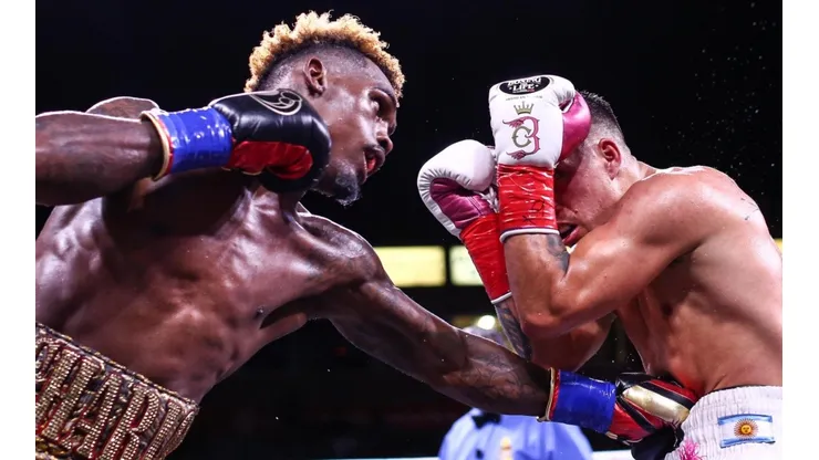 Enorme victoria Charlo ante Brian Castaño.