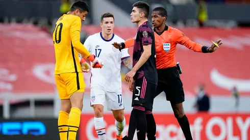 Ochoa junto a Johan Vásquez en el Preolímpico 2021