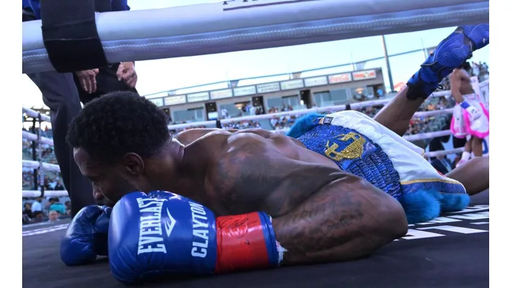 Polémico nocaut con golpe de conejo en la cartelera de Jermell Charlo vs Brian Castaño