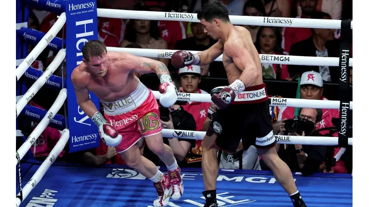 Dmitry Bivol reconoció cuántos rounds le ganó realmente Canelo Álvarez