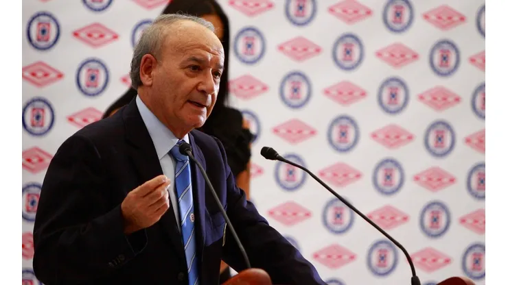 Guillermo Billy Álvarez en un evento como presidente de Cruz Azul.