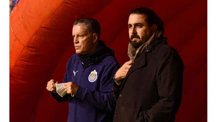 ¿Se avecina una "guerra" entre los directivos de Chivas?
