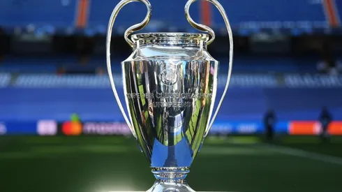 La preciada "Orejona" fue levantada por algunos jugadores mexicanos.