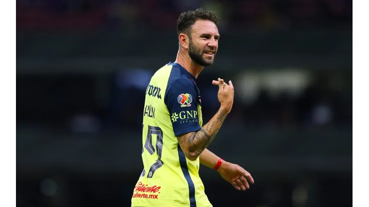 Ciudad de Mexico, 5 de febrero de 2022. Miguel Layún expulsado, durante el partido de la jornada 4 del torneo Grita Mexico Clausura 2022 de la Liga BBVA MX, entre las Águilas del America y el Atletico San Luis, celebrado en el estadio Azteca. Foto: Imago7/Alejandra Suárez