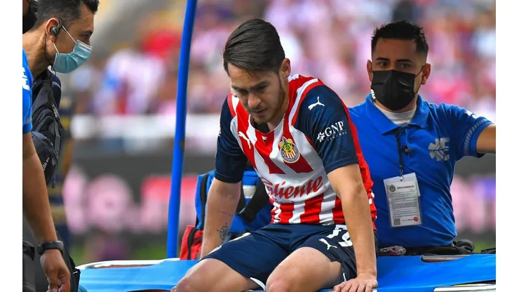 Todo Chivas está con él: La cirugía de Jesús Angulo fue un éxito y ya se sabe cuándo podrá volver