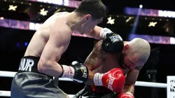 Llegó el primer KO de la noche en el T-Mobil Arena.