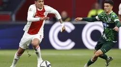 Edson Álvarez en partido contra el PEC Zwolle.