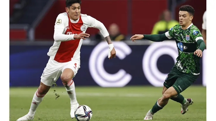 Edson Álvarez en partido contra el PEC Zwolle.
