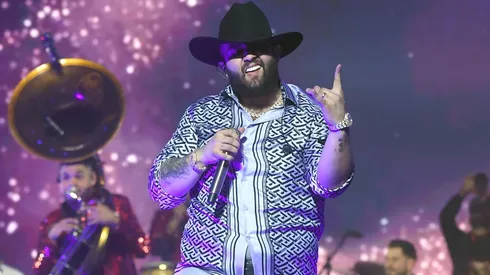 León ha tenido colaboraciones con diversos artistas como Grupo Firme, la banda favorita de Canelo