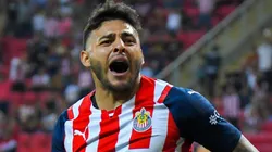 Alexis Vega se queda en Chivas.