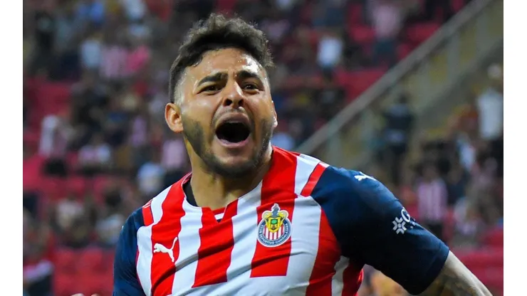 Alexis Vega se queda en Chivas.