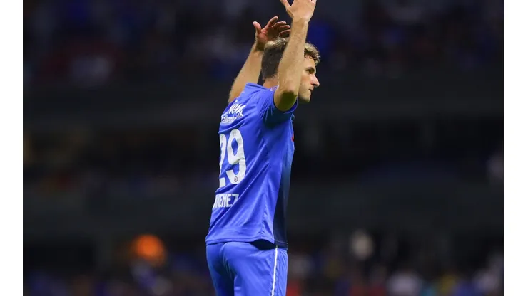 Santiago Giménez arenga a Cruz Azul.