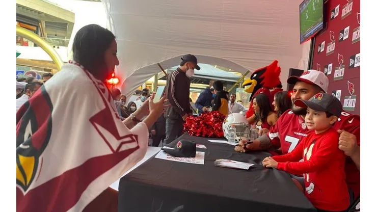 Will Hernández en la firma de autógrafos en la Ciudad de México.