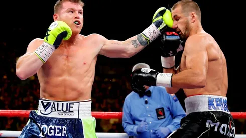 Canelo Álvarez durante el combate con Sergey Kovalev