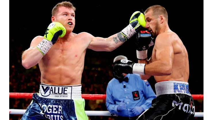 Canelo Álvarez durante el combate con Sergey Kovalev